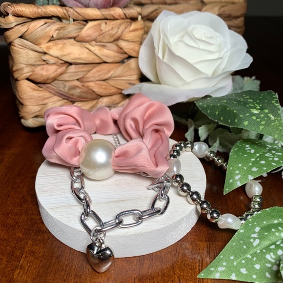 Large Faux Pearl and Heart Bracelet Set - Picture 4 of 9